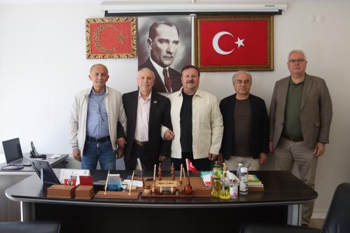 SENDİKAMIZDAN ÖZ TOPRAK-İŞ SENDİKASINA HAYIRLI OLSUN ZİYARETİ